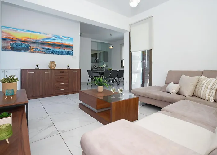 Apollonia * Paralimni