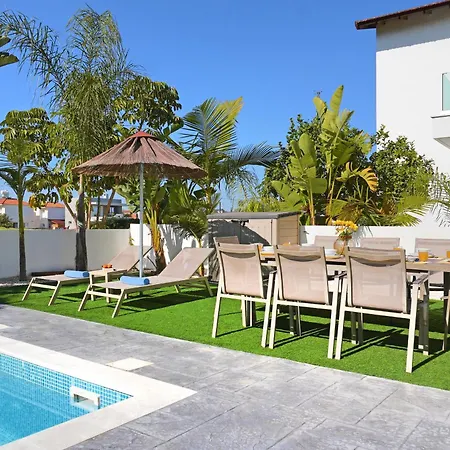 Apollonia Willa Paralimni