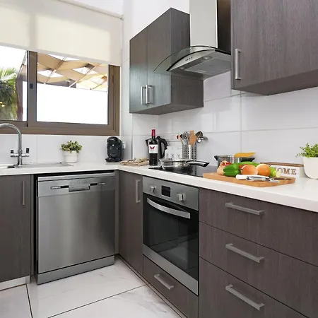 Apollonia Willa Paralimni