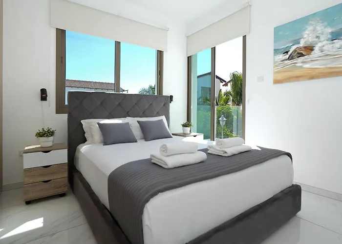 Apollonia * Paralimni