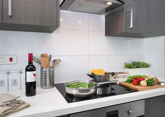 Apollonia * Paralimni